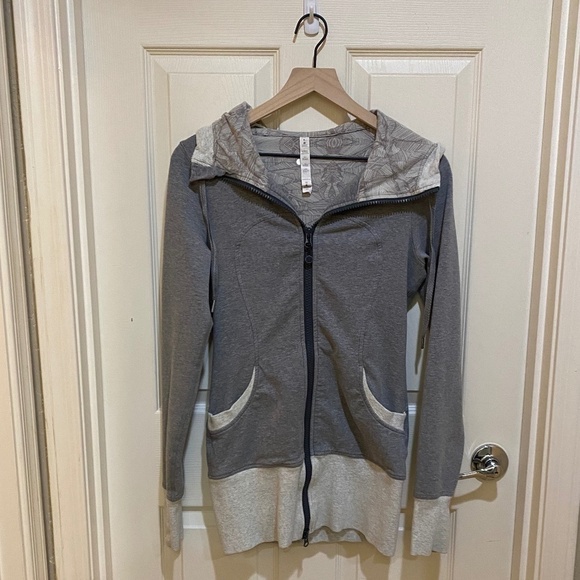 Lululemon- Zip up‎ Hooded Jacket-Grey-Size 6 - Picture 1 of 10
